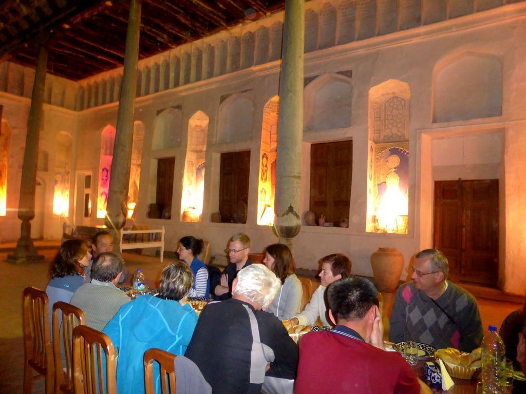 Hovli Poyon Hotel Бухара Екстериор снимка