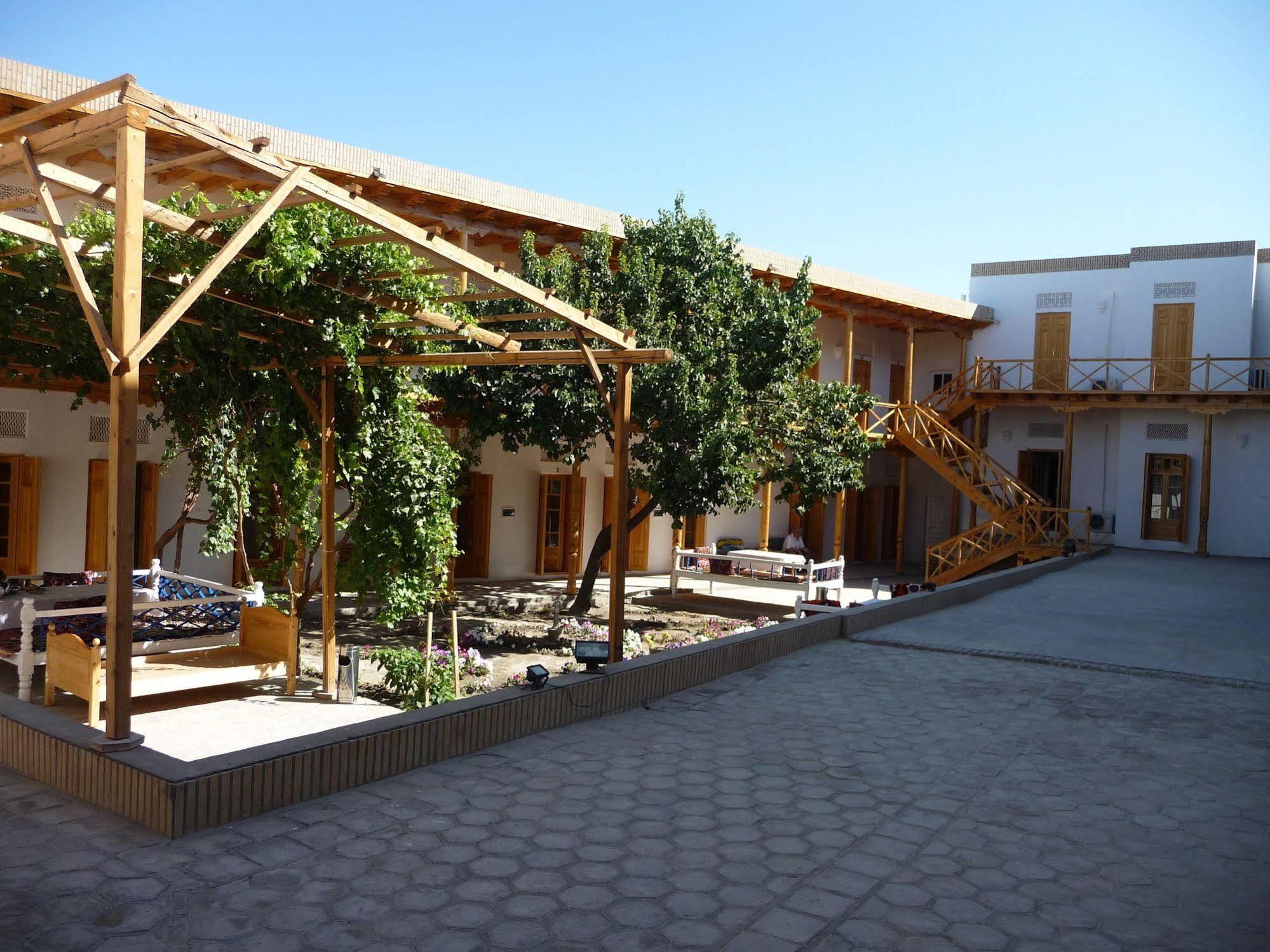 Hovli Poyon Hotel Бухара Екстериор снимка