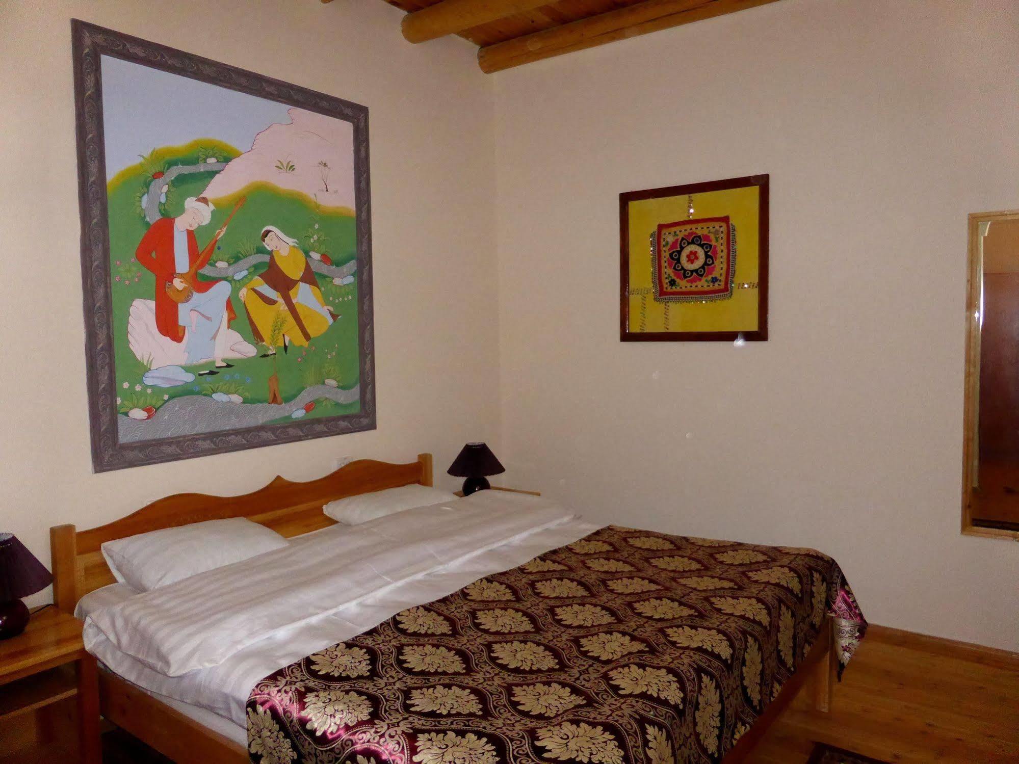 Hovli Poyon Hotel Бухара Екстериор снимка