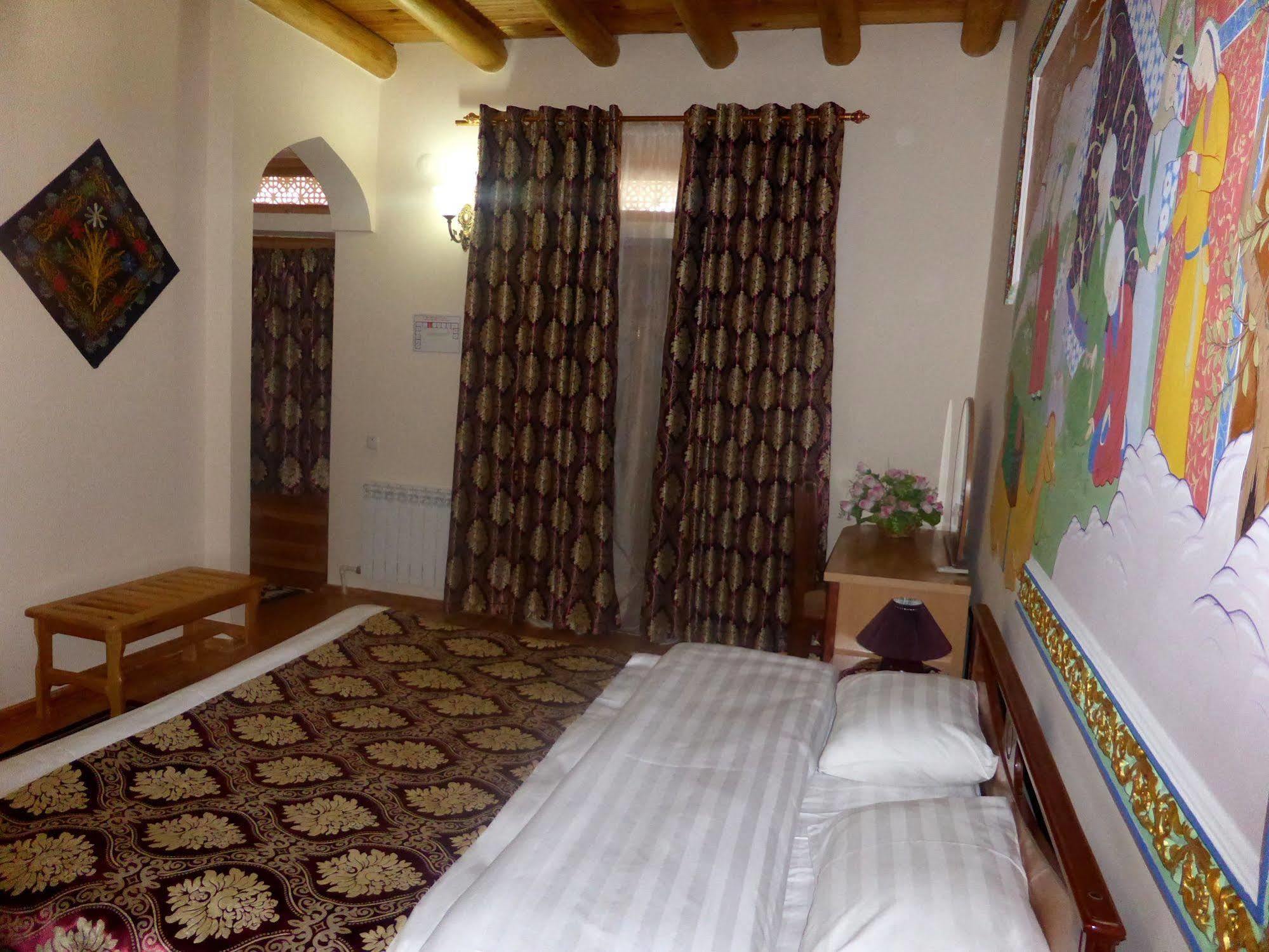 Hovli Poyon Hotel Бухара Екстериор снимка