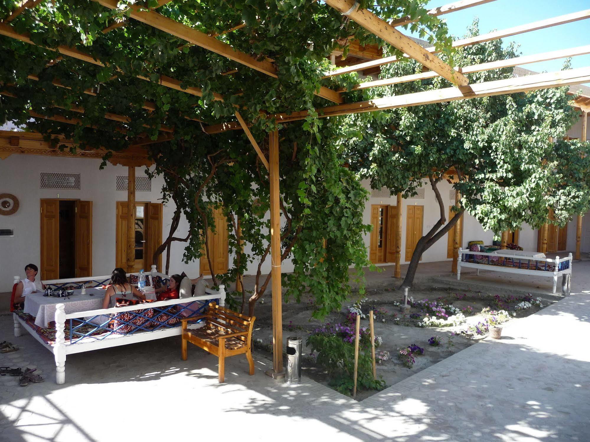 Hovli Poyon Hotel Бухара Екстериор снимка